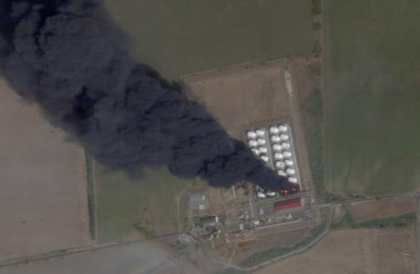 A satellite image shows smoke and fire rising from an oil depot, amid the ongoing conflict between Russia and Ukraine, at Astakhov in the Kamensky district, Rostov Region, Russia, August 28, 2024. 2024 Planet Labs Inchttp://www.shanxin99.net/news/48466/Handout via REUTERS THIS IMAGE HAS BEEN SUPPLIED BY A THIRD PARTY. MANDATORY CREDIT.