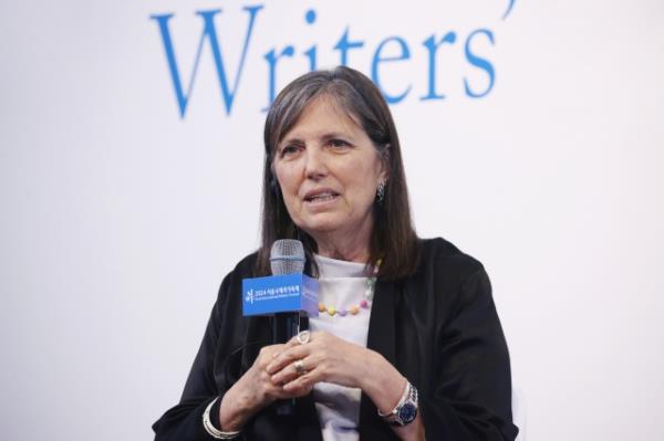 Claudia Pineiro speaks to reporters at a press conference at JCC Arts Center in Jongno, Seoul, Friday. (Yonhap)