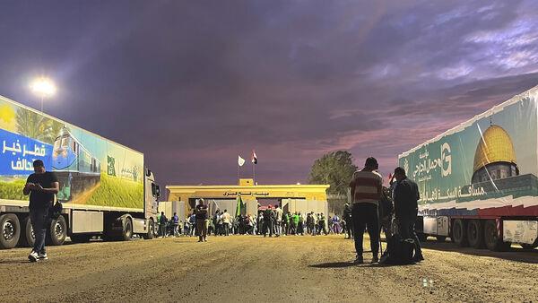 Humanitarian aid convoy crosses into Gaza Strip from Egypt